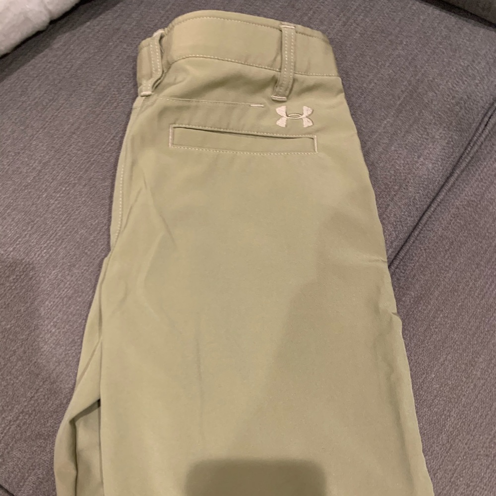 Boys Under Armour Tan Golf Shorts, Size Medium